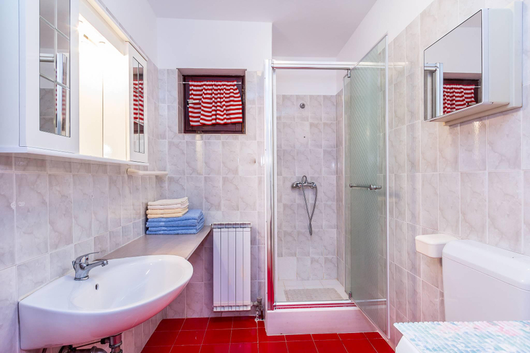 Bathroom 4, Apartment 1183, Medulin