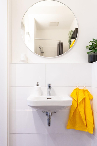 Bathroom 3, Shabby Chic Apartment in ideal Location, Hamburg