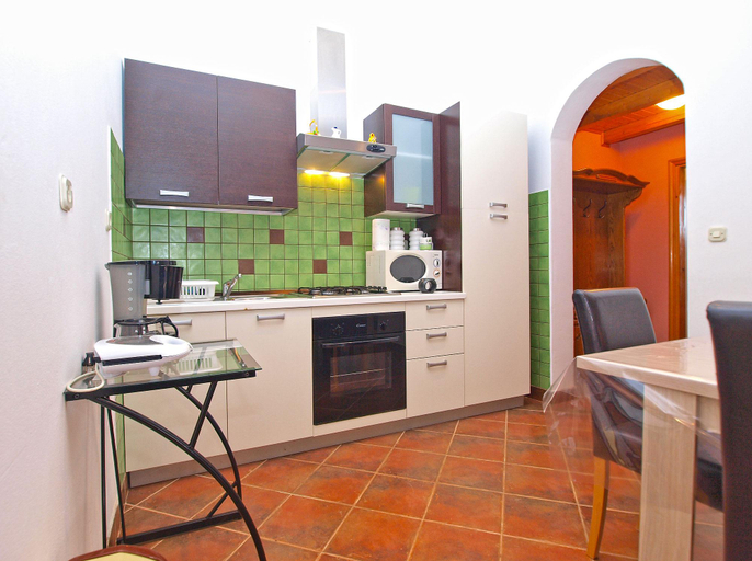 Others 3, Apartment 1296, Pula