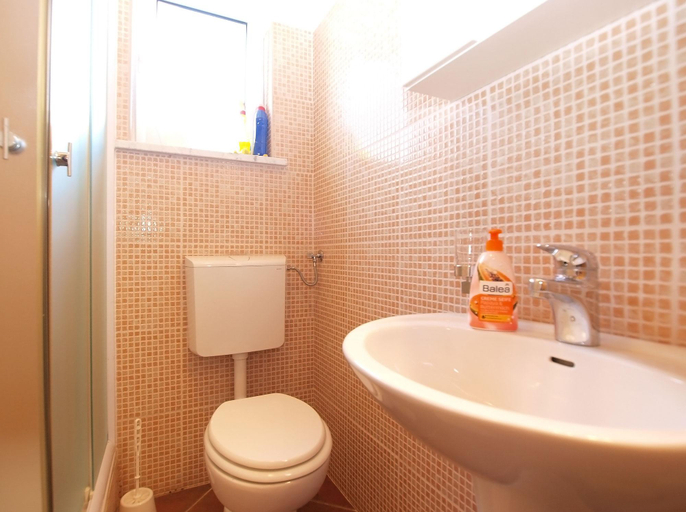 Bathroom 3, Apartment 1296, Pula