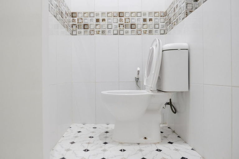 Bathroom 4, RedDoorz @ Sekip Medan, Medan