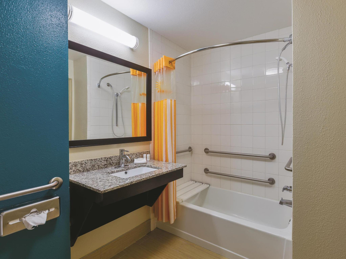 Bathroom 4, La Quinta Inn & Suites by Wyndham Midland North, Midland