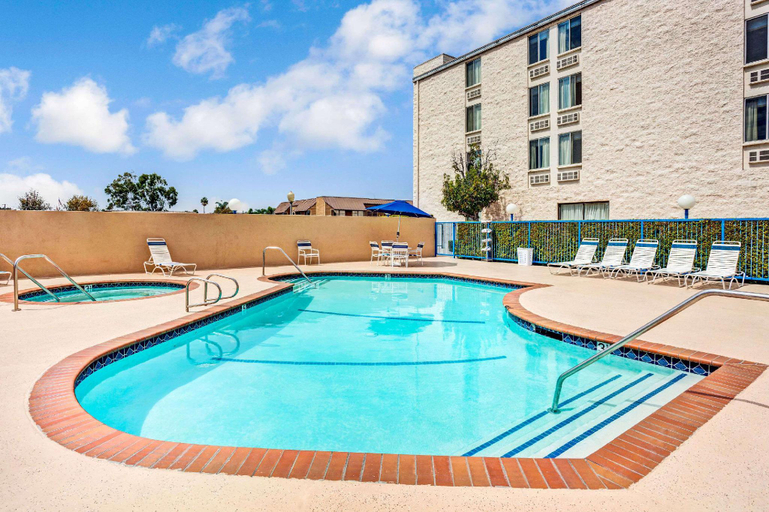 Sport & Beauty 5, Days Inn & Suites by Wyndham Fullerton, Orange