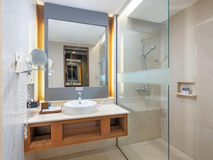 ARTOTEL Suites Bianti Yogyakarta - Bathroom