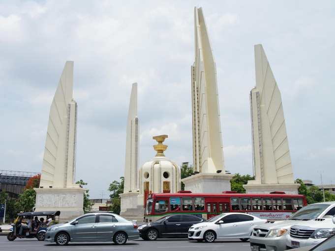 Ratchadamnoen Residence, Phra Nakhon
