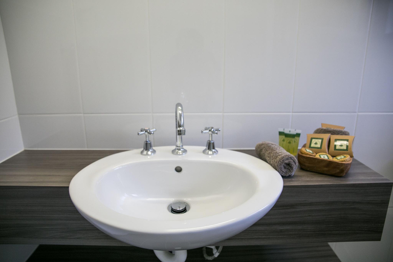 Bathroom 3, Gosford Palms Motor Inn, Gosford - West