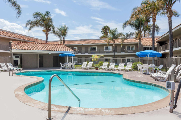 Sport & Beauty, Travelodge by Wyndham Hemet CA, Riverside