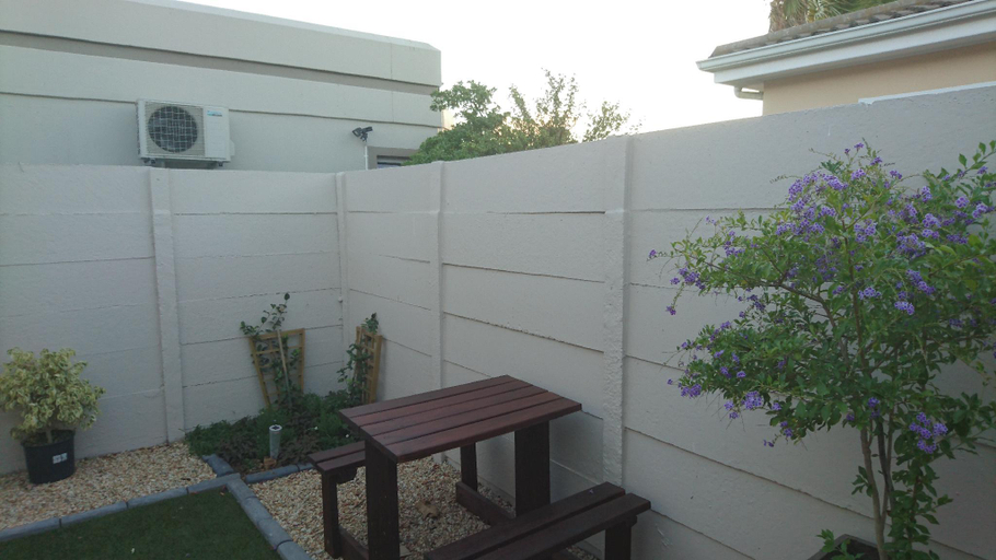 Others 2, Hamilton Garden Suites, City of Cape Town