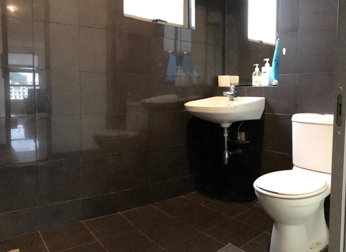 Bathroom 3, 2BR WaterFront Suites in KL City (FREE Parking), Kuala Lumpur