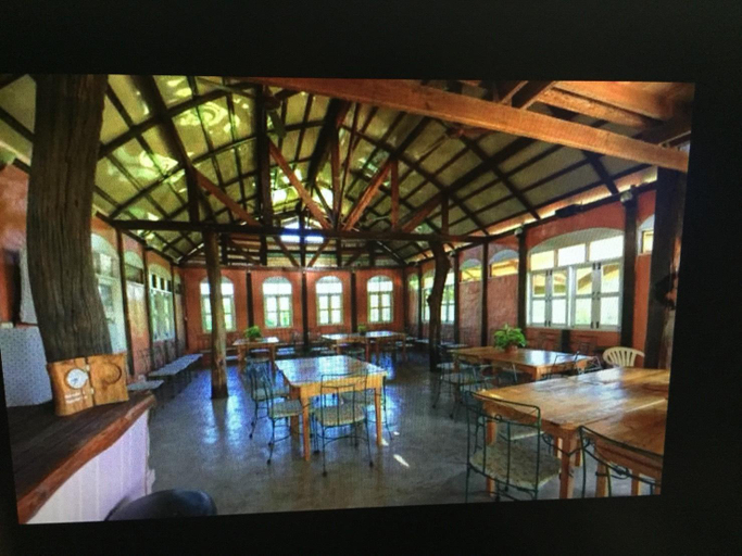 Food & Drinks 5, Sanita Cottage, Chom Bung