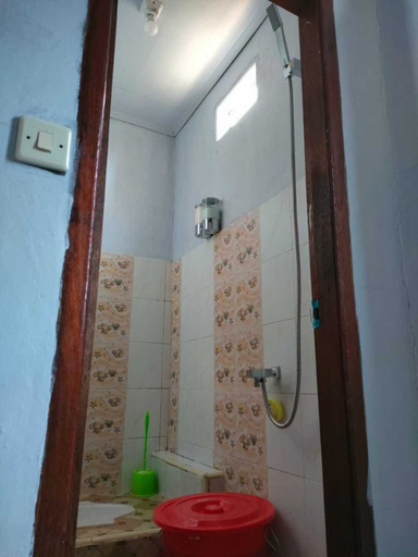 Bathroom, Baruga Indah Homestay, Tambrauw