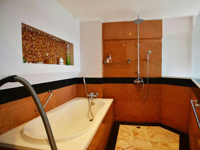 Bathroom 4, Galare Thong Tower, Muang Chiang Mai
