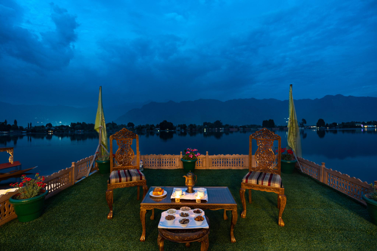 Food & Drinks 4, WelcomHeritage Gurkha Houseboat, Srinagar