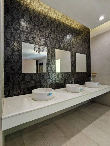 Bathroom 4, Suklutai  Apartment, Bang Khla