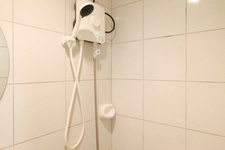 Bathroom 5, RedDoorz Premium @ Nick Hotel Gerona Tarlac, Gerona