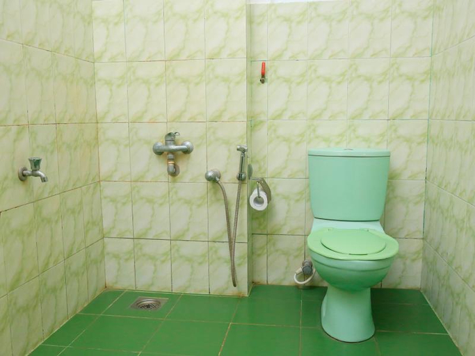 Bathroom 2, Owin Rose Hotel, Thissamaharama