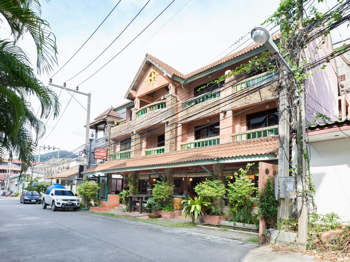 Exterior & Views