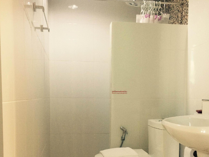 Bathroom 4, The Rama Hotel, Muang Chiang Rai