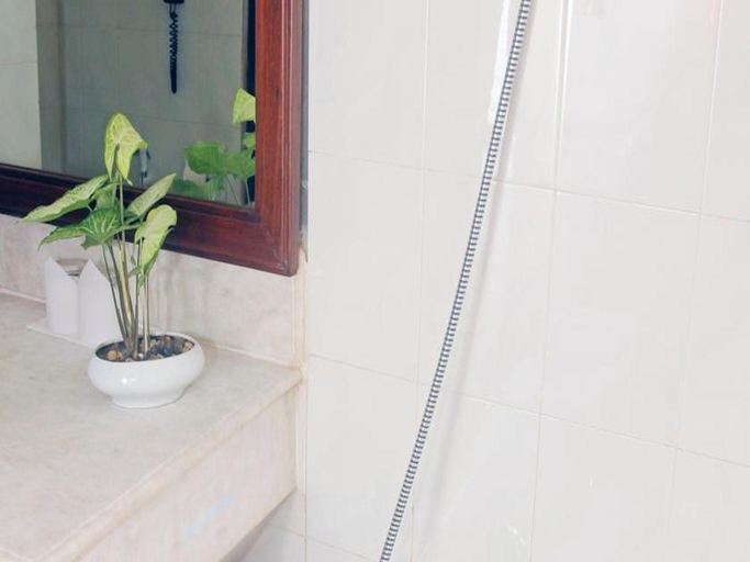 Bathroom, Asia Plaza Hotel, Yangon