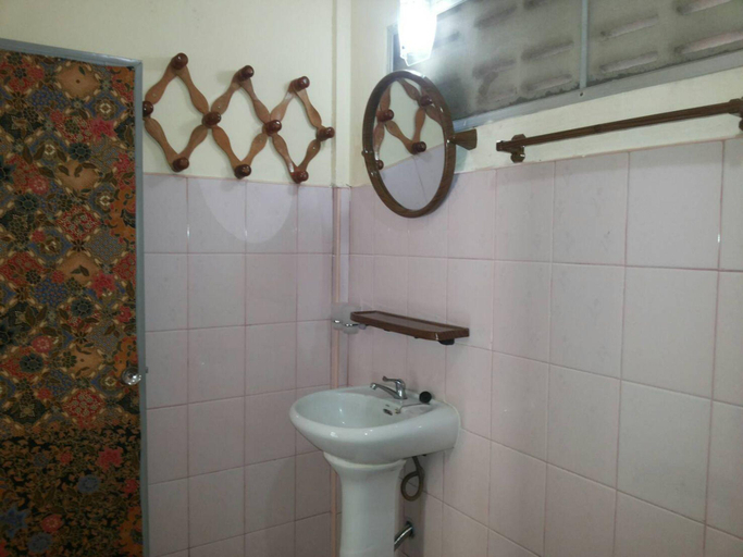 Bathroom 2, Casamarina Guesthouse, Koh Chang