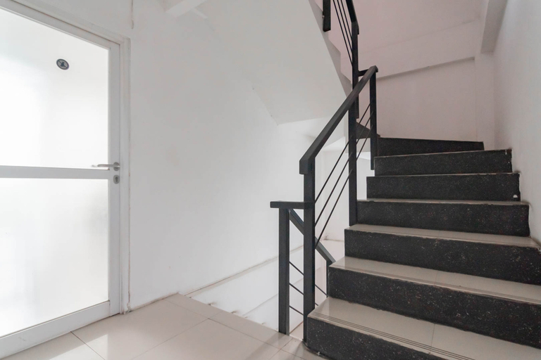 Public Area 3, RedDoorz near Trans Studio Mall Bongo Residence, Bandung