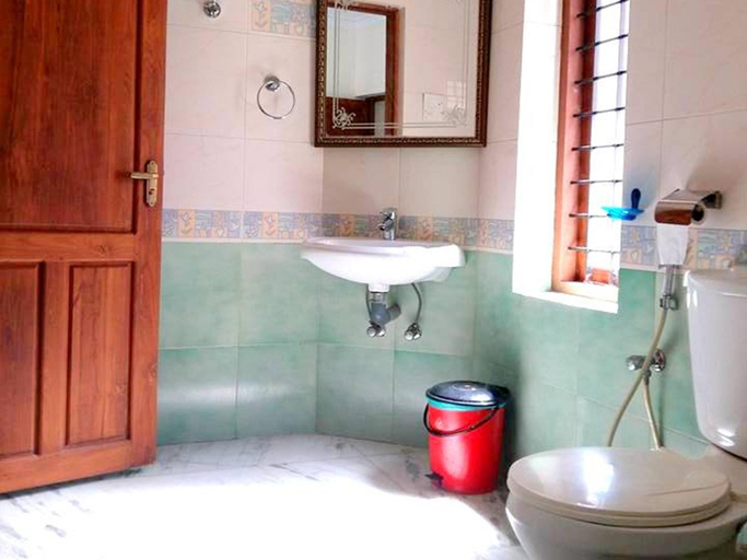Bathroom 3, Nenas Inn, Ernakulam
