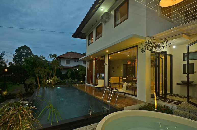Villa Amethyst JB-3 Lembang 4Bedroom With Pool, Bandung