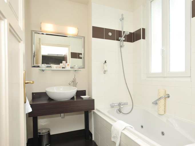 Bathroom 4, Best Western Brittany La Baule Centre & Plage, Loire-Atlantique