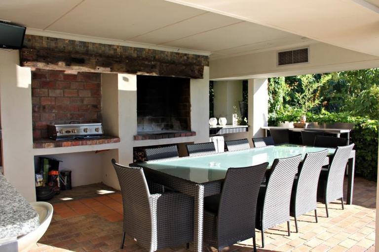 Food & Drinks 4, Browns Manor, Siyanda