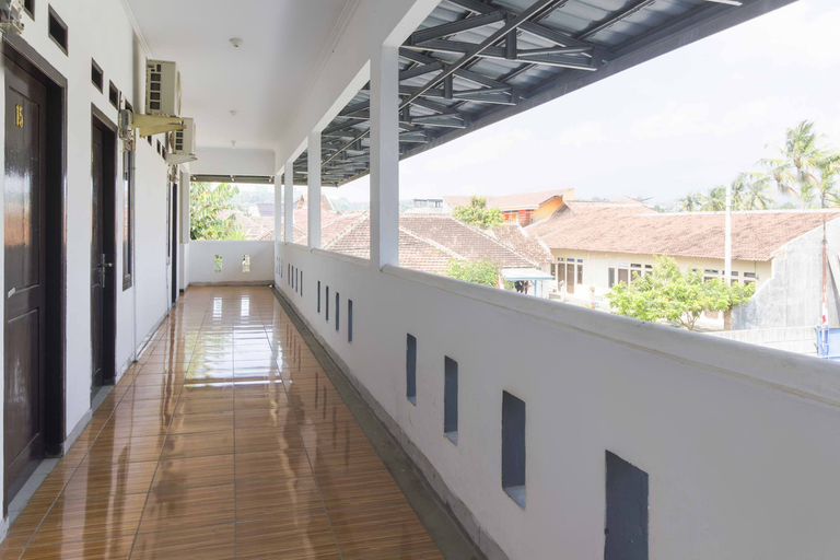 Exterior & Views 2, OYO 3751 Sejahtera Residence Syariah, Bandar Lampung