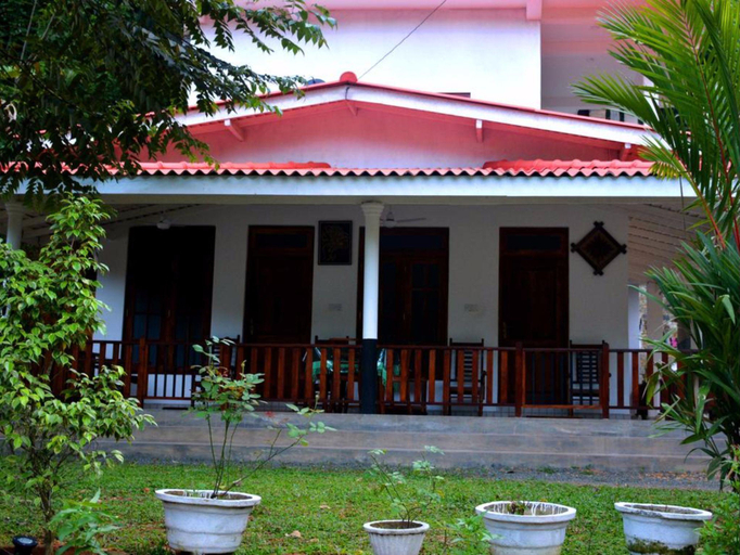 Others 4, Avinka Villa, Habaraduwa