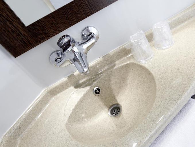 Bathroom 4, Premiere Classe Troyes Sud - Buchères, Aube