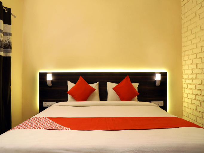 Bedroom 2, Hotel On the Rocks, Satara