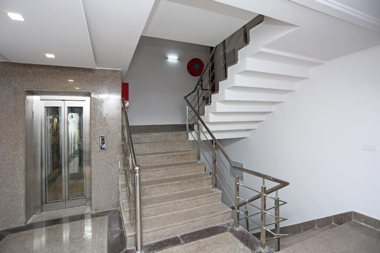 Public Area 2, Hotel Arch, West