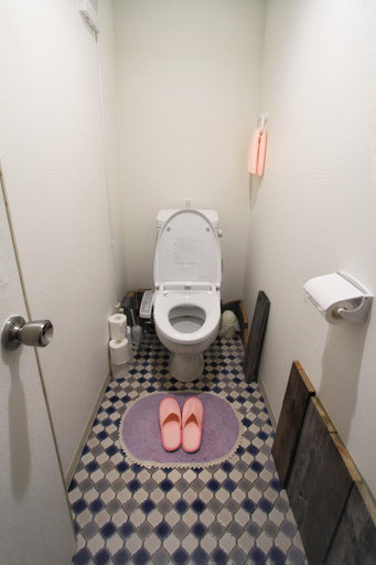 Bathroom 4, Music Uni Street Backpackers Hotel, Toyonaka