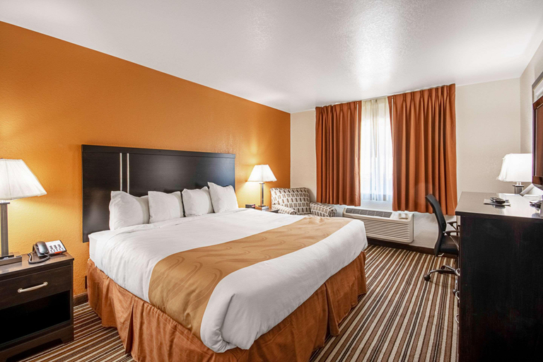 Bedroom 3, Quality Inn Dodge City, Ford