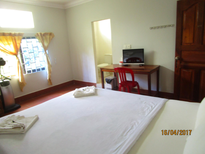 Bedroom 4, Visal Sak Guesthouse, Kaeb