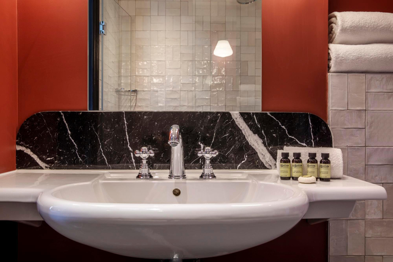 Bathroom 4, Grand Hotel Chicago, Paris