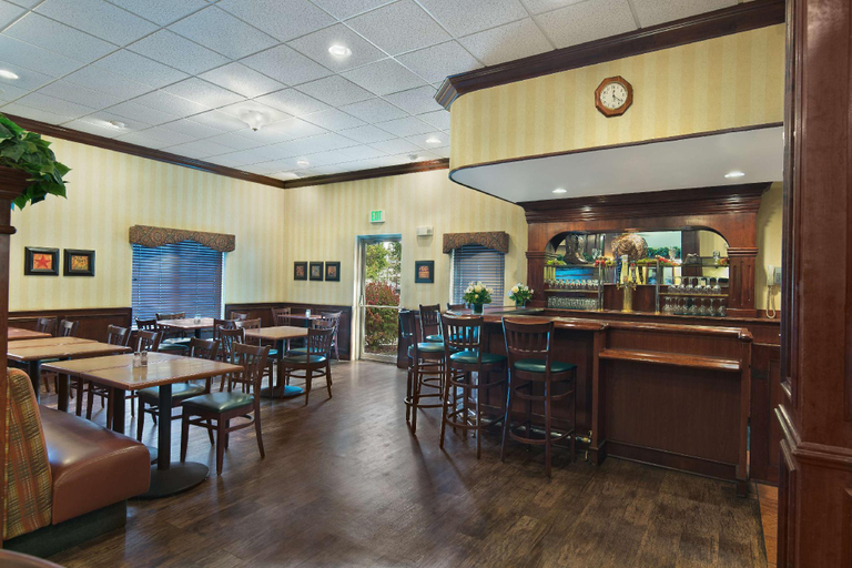 Food & Drinks 5, Oxford Suites Pendleton, Umatilla