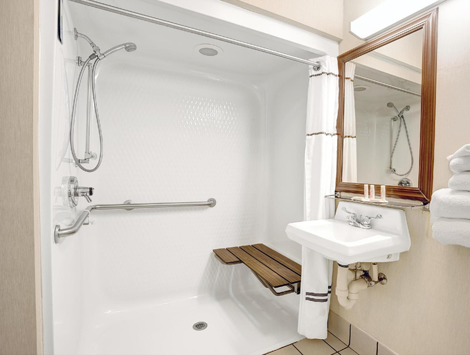 Bathroom 4, Baymont by Wyndham Monroe, Monroe