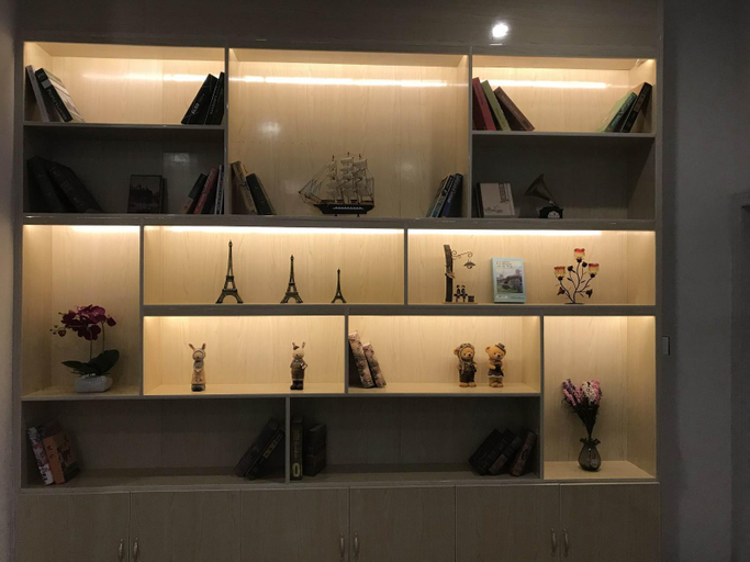 Food & Drinks 5, 7 Days Premium Huoba Square Qinghai Wetland Park, Liangshan Yi