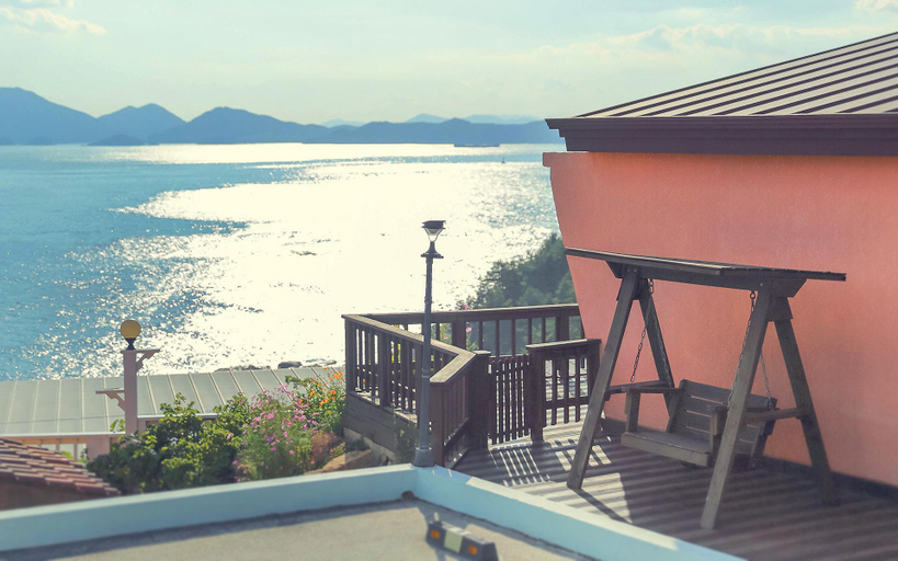 Others 3, Belvienne Pension, Namhae