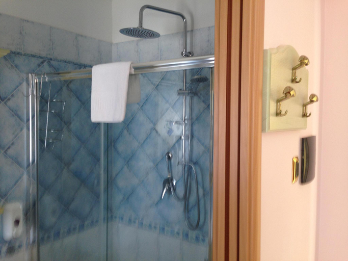 Bathroom 4, Hotel Solanas, Cagliari