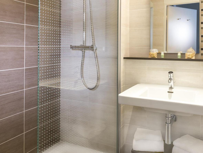 Bathroom 4, Campanile Metz Nord - Talange, Moselle