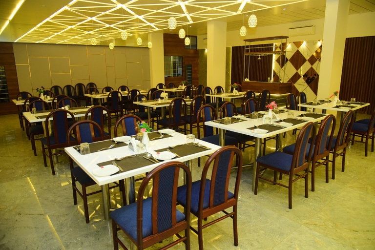 Food & Drinks 5, Lion Lords Inn-Rajula, Amreli