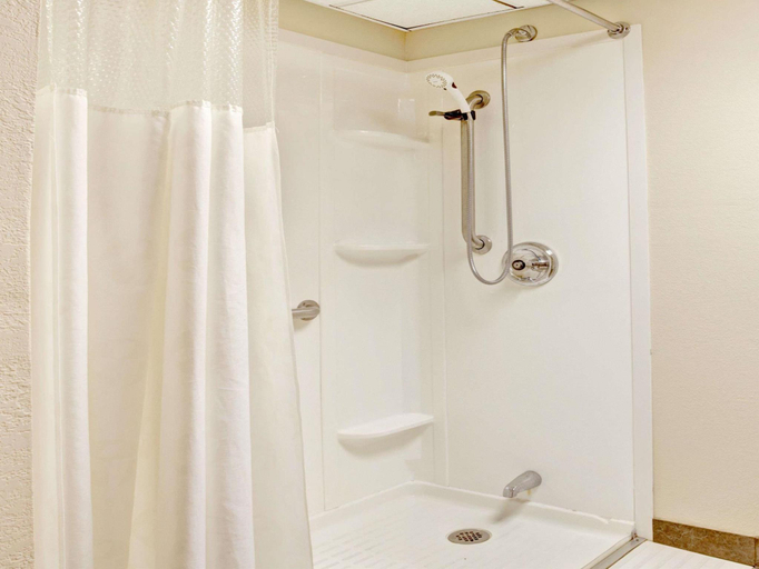 Bathroom 4, Ramada by Wyndham West Memphis, Crittenden