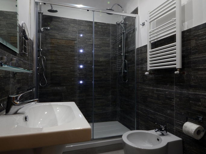 Bathroom 4, バチカント レジャー, Rome