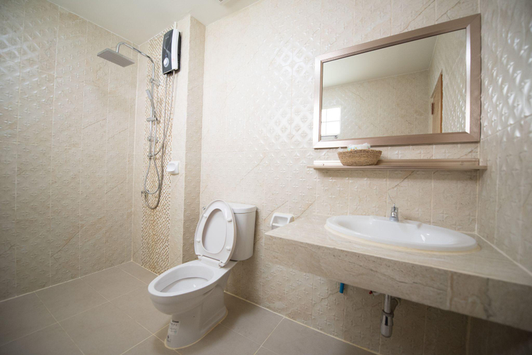 Bathroom 4, Viking Resort, Pattaya