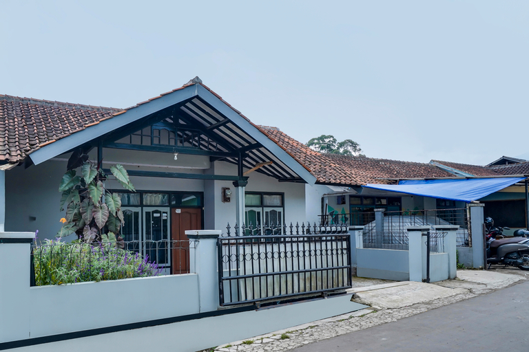 OYO Homes 91011 Eco Tourism Desa Cibodas Areng 1 Syariah, Bandung