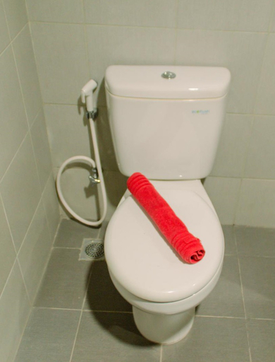Bathroom 5, Comfortable and Cozy Studio Room at Bintaro Icon Apartment By Travelio, Tangerang Selatan